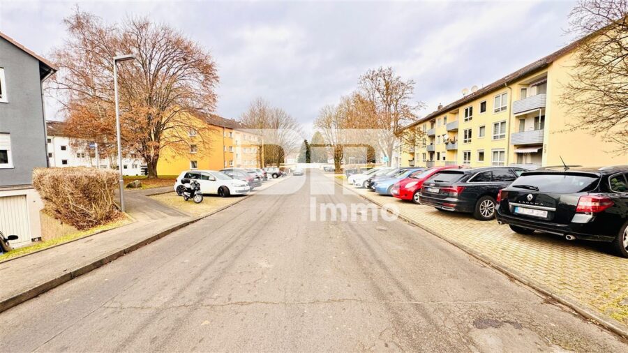 (R)eserviert!Kompakte Zweizimmerwohnung mit Balkon, Kellerraum - Stellplätze in der Straße öffentlich